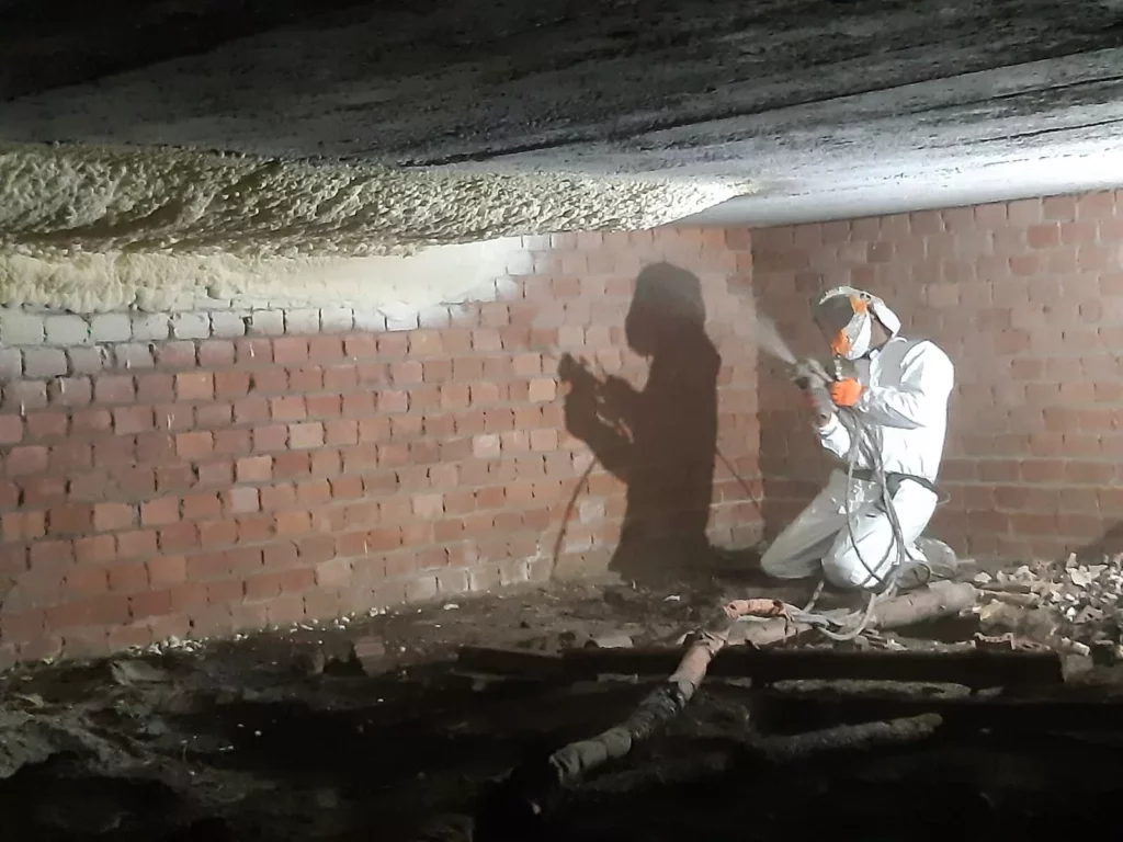 kruipkelderisolatie met gespoten pur isolatieschuim